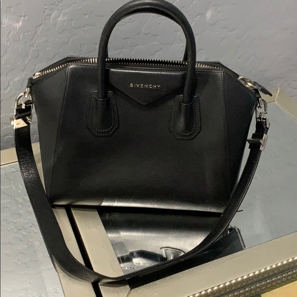 Givenchy shoulder bag 💋💋